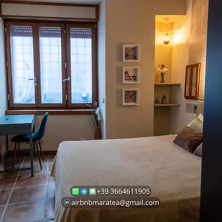 Small Garden Oasis In The Center Of Róma