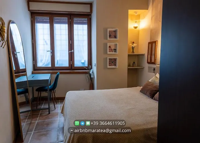 Small Garden Oasis In The Center Of Róma