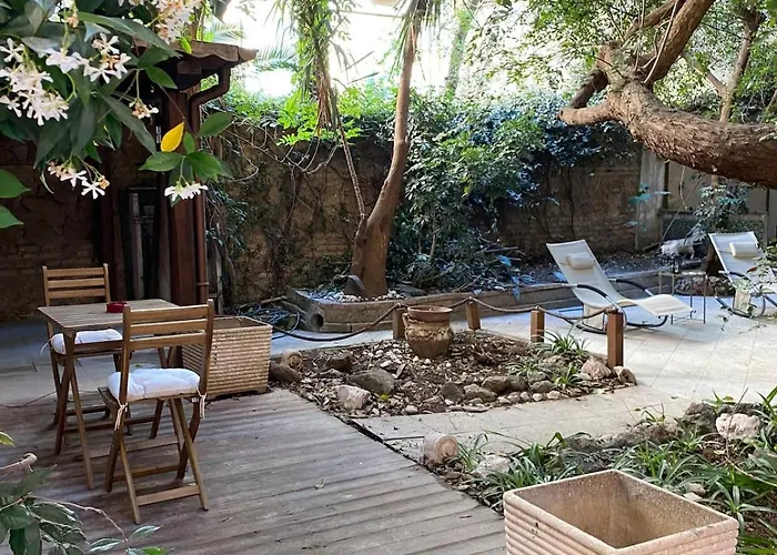 Small Garden Oasis In The Center Of * Róma